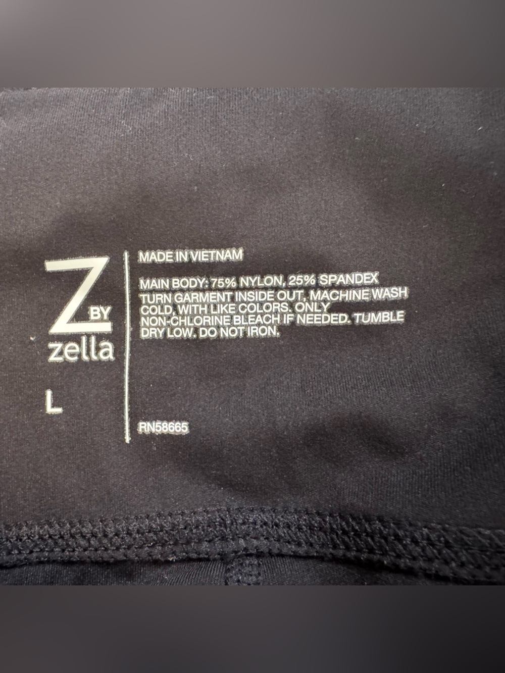 NWT Zella cropped leggings with pockets on the side. - Picture 2 of 8